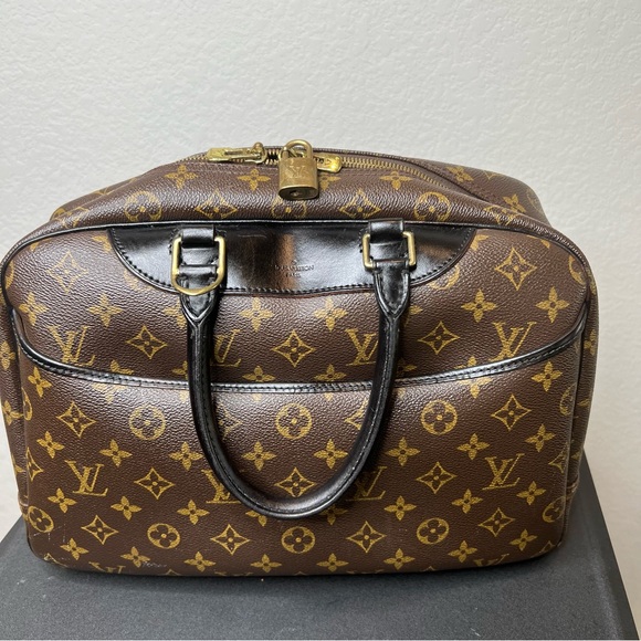 Louis Vuitton Deauville bag